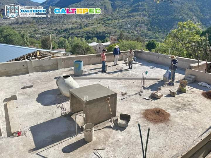 Supervisión de la construcción de los Centros Integradores de Desarrollo de las comunidades de  Acatitlán y San Simón Tlacuilotepec.