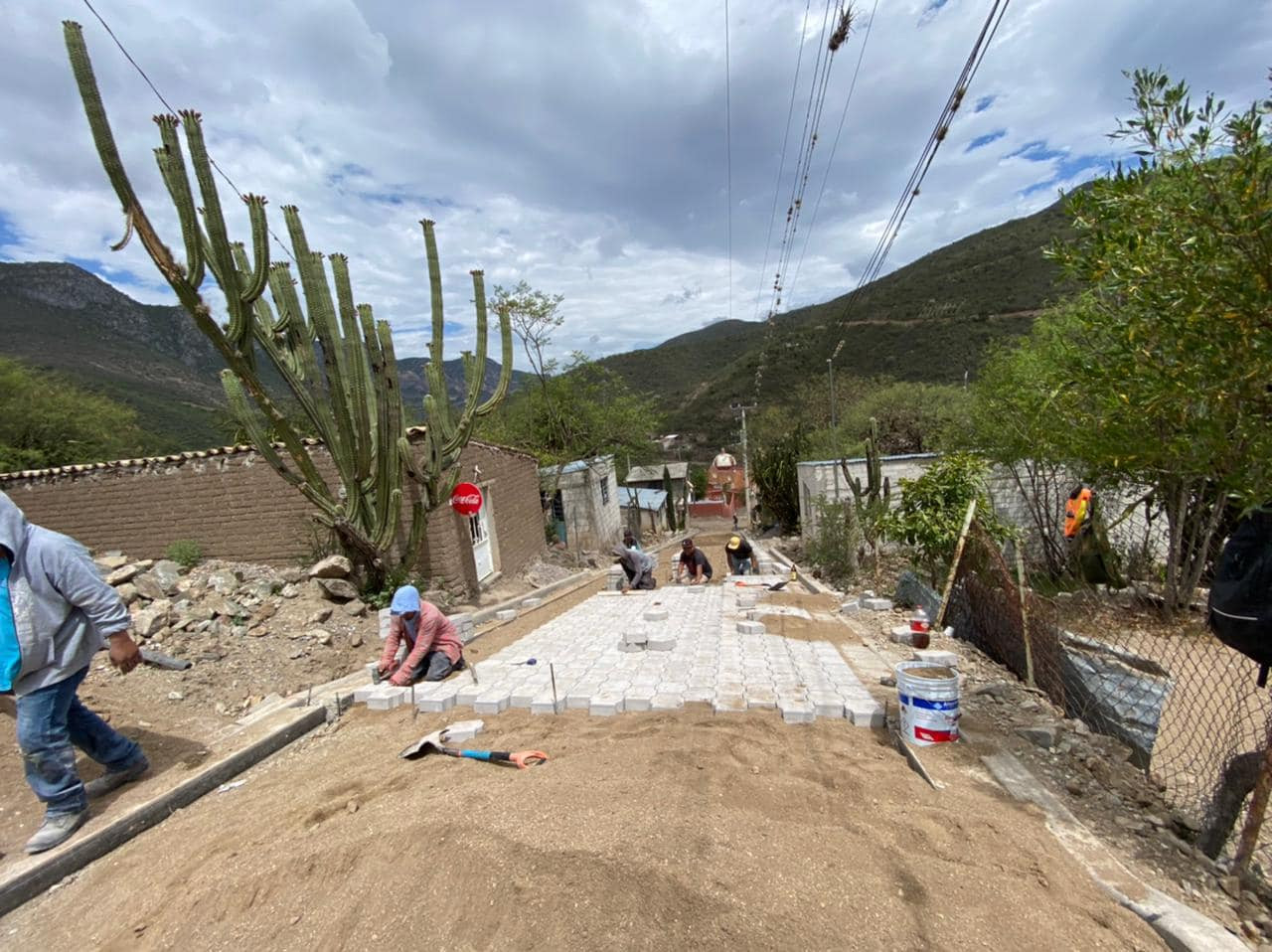 Avances en la construcción del adoquinamiento de la Calle Cazadores