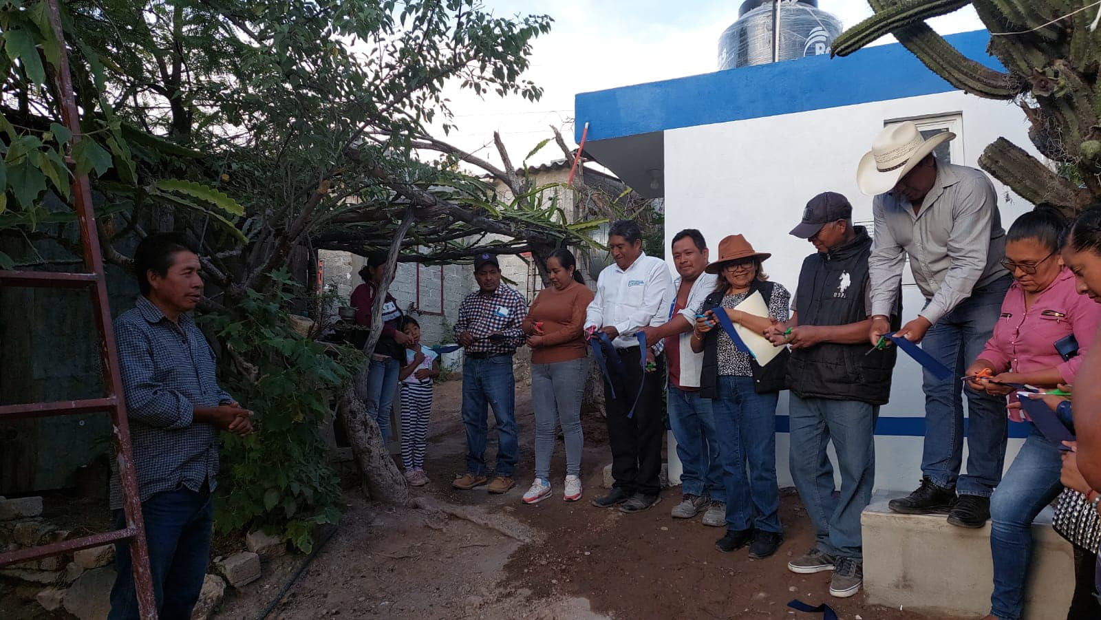 Entrega de la construcción de un Sanitario con Biodigestor