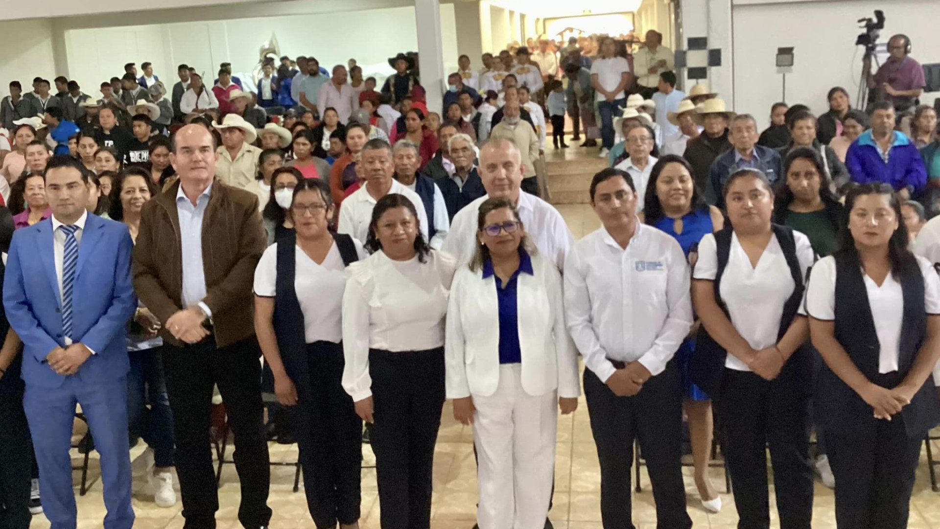 Agradecemos la participación en el Segundo Informe de Gobierno de Cristy Cabanzo, Presidenta Municipal de Caltepec, a destacados representantes